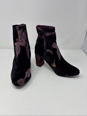 Steve Madden | sock booties 6.5 6.5M Black Velvet Floral Ankle Boots - Women's